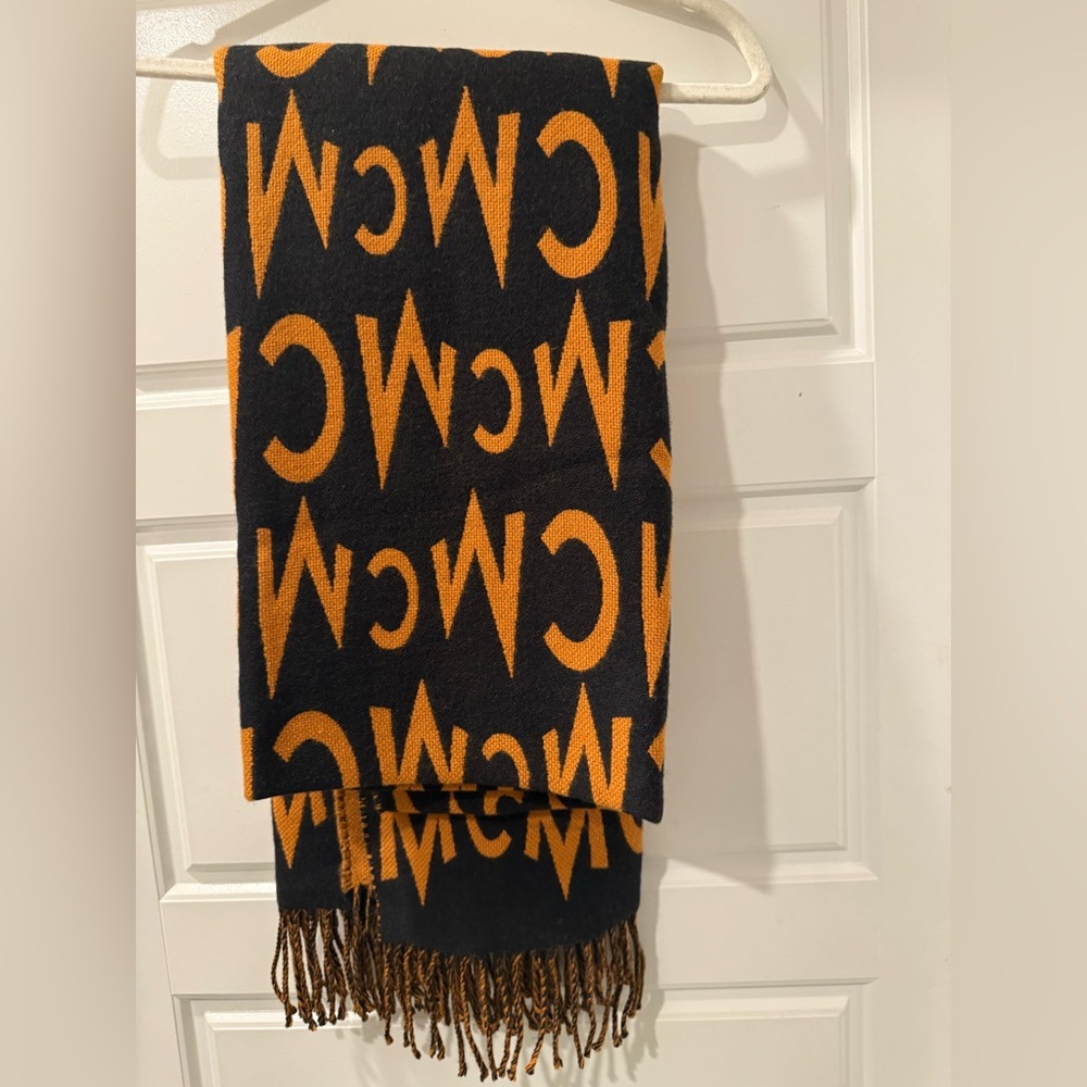 MCM DOUBLE SIDED STOLE/SHAWL
SIZE:  one size 
COLOR:  Cognac / Black - Picture 5 of 5